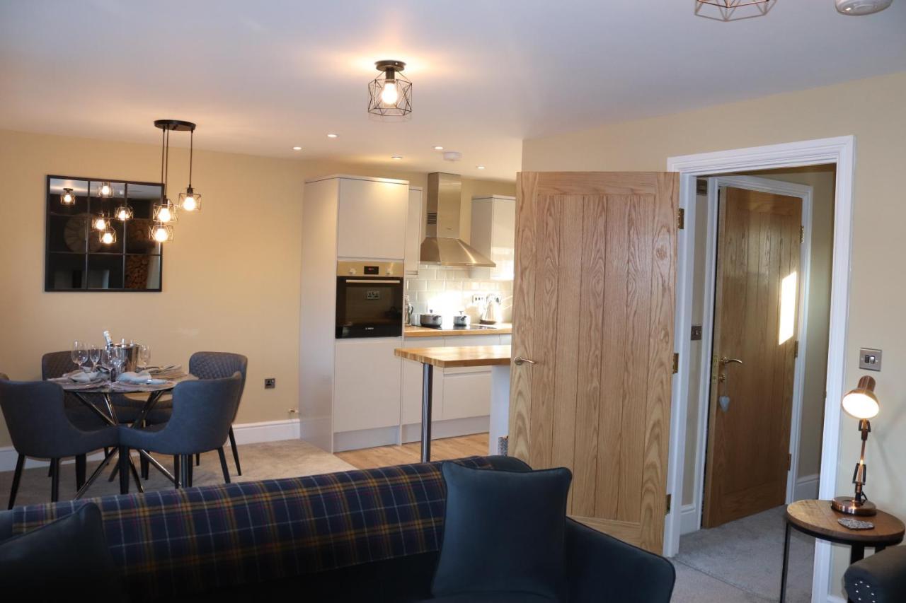 Canal View Cottage With Log Fire & Parking Blisworth ภายนอก รูปภาพ