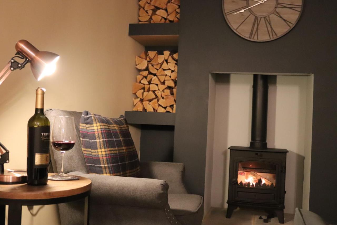 Canal View Cottage With Log Fire & Parking Blisworth ภายนอก รูปภาพ