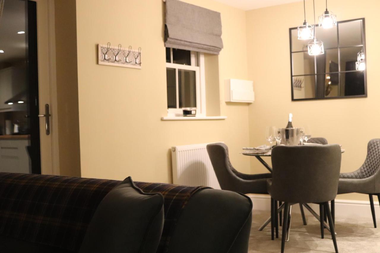Canal View Cottage With Log Fire & Parking Blisworth ภายนอก รูปภาพ