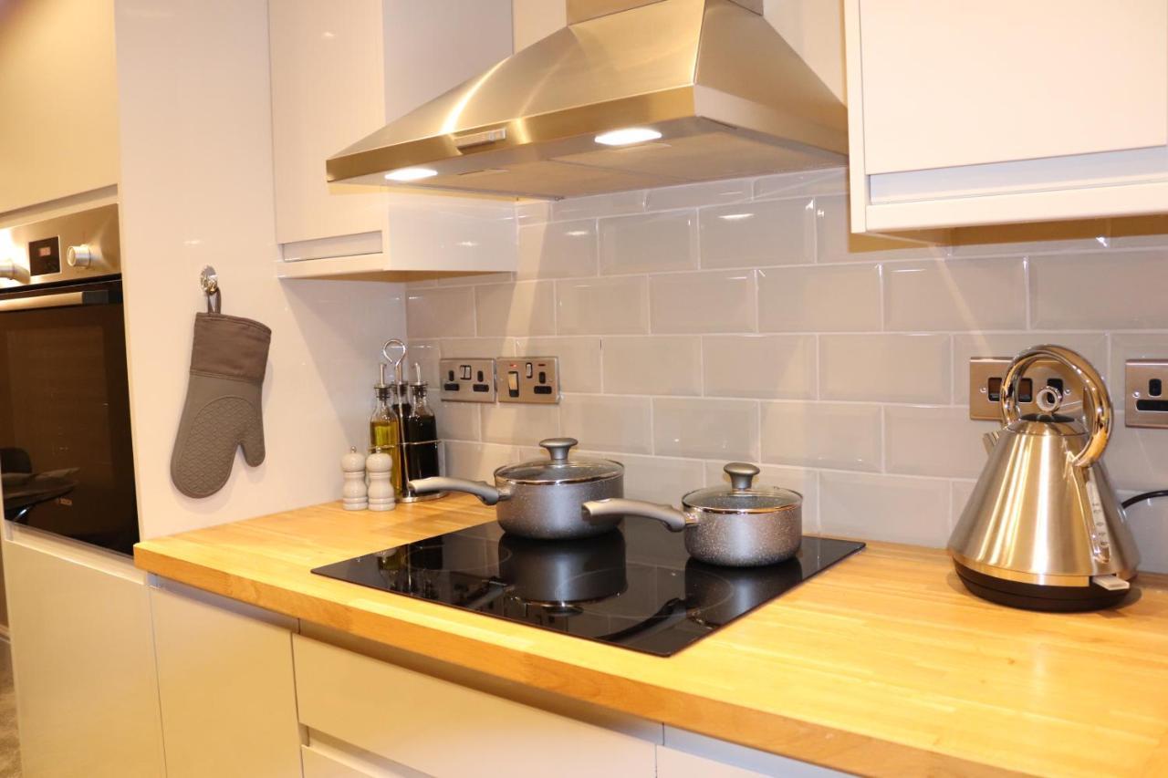 Canal View Cottage With Log Fire & Parking Blisworth ภายนอก รูปภาพ